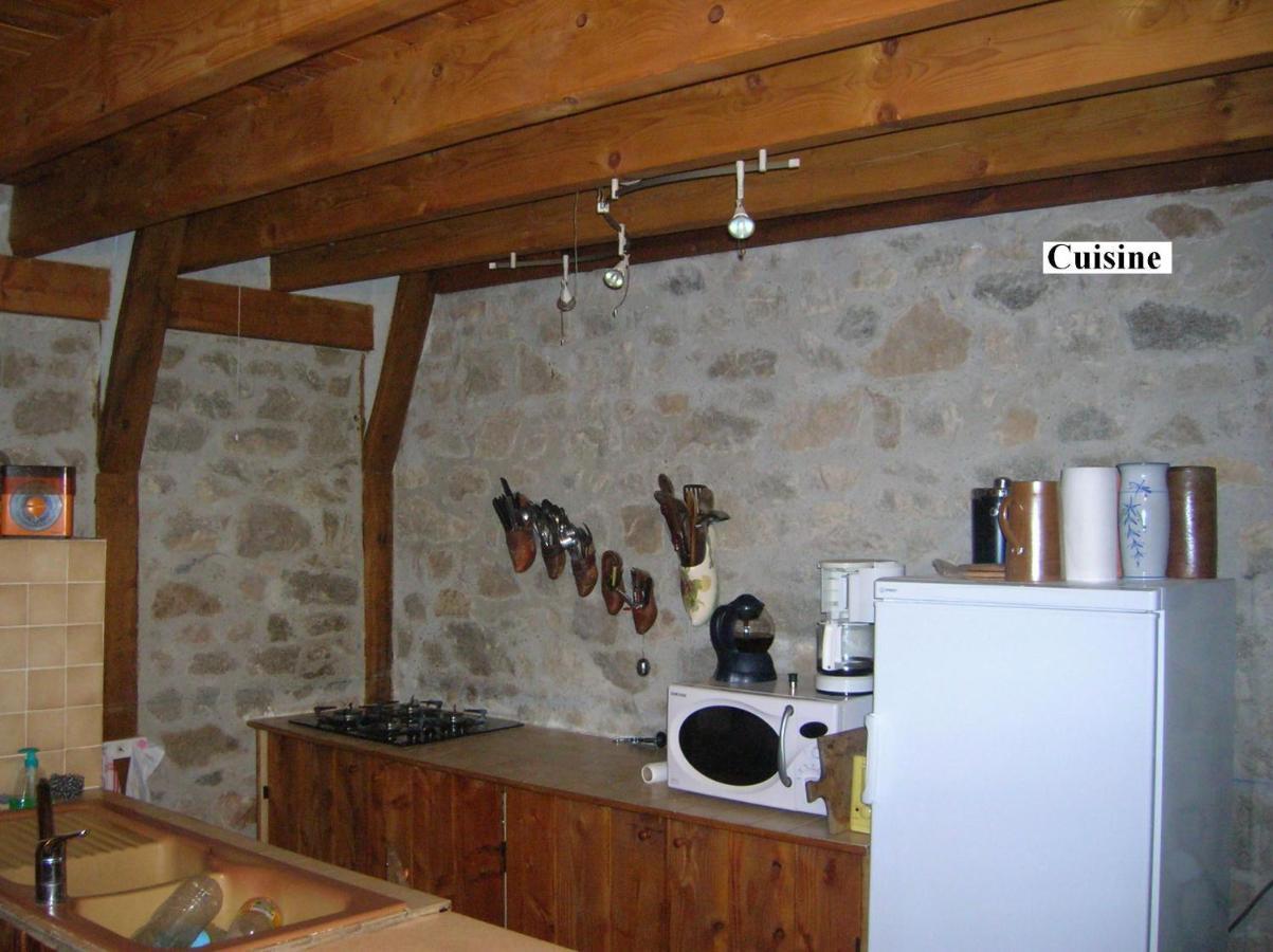 Gite De 15 Places En Chambre De 2, 4, 5 Personnes Saint-Exupéry-les-Roches Exterior foto